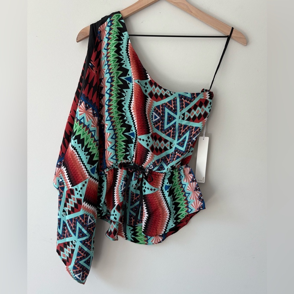 NWT Line & Dot one Shoulder Top